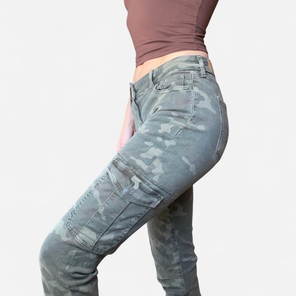 American Eagle Green Camo Cargo Pants